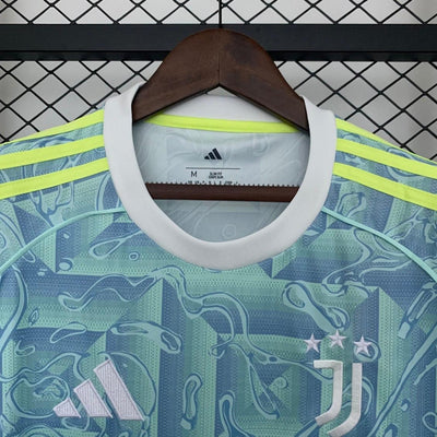 25∕26 Juventus away