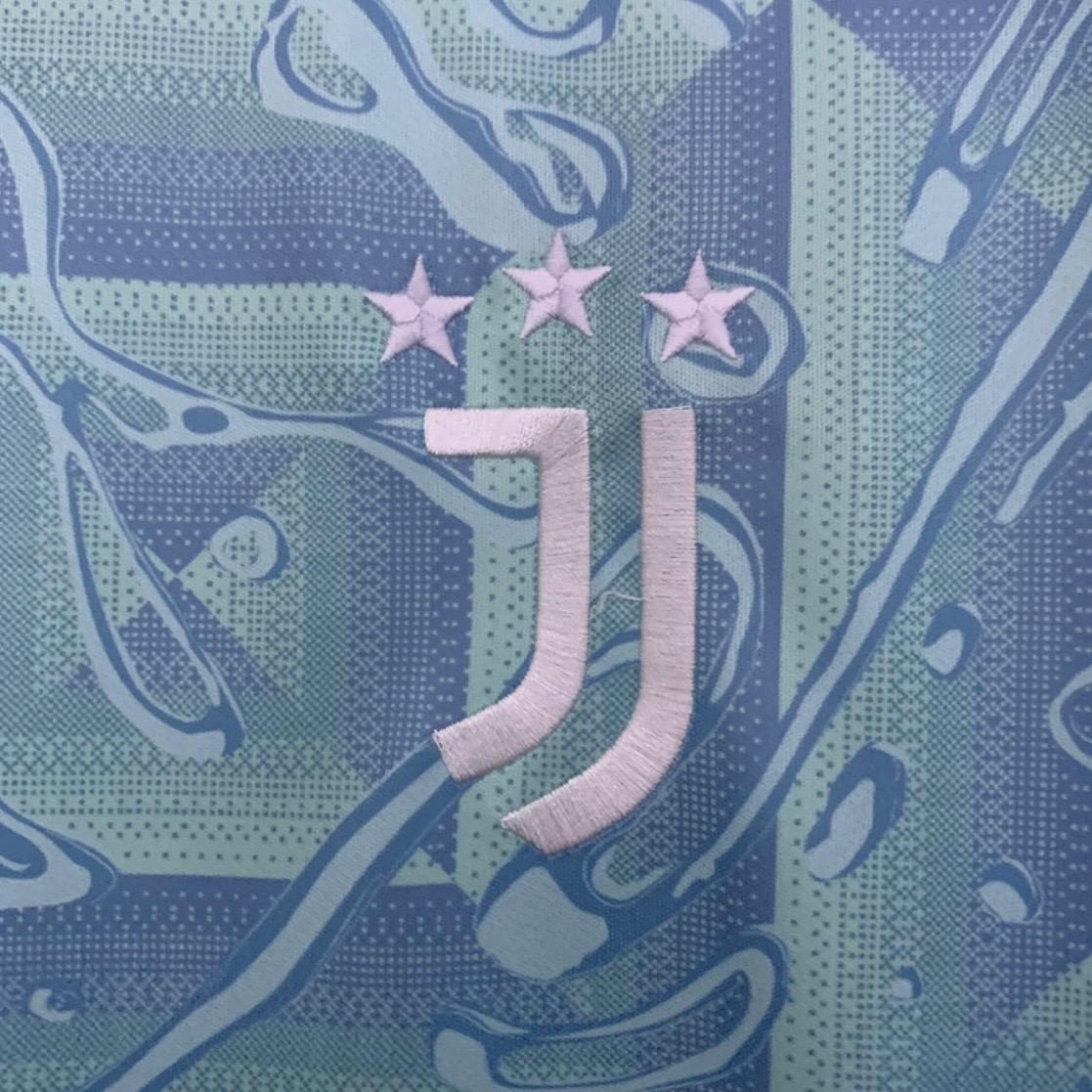 25∕26 Juventus away